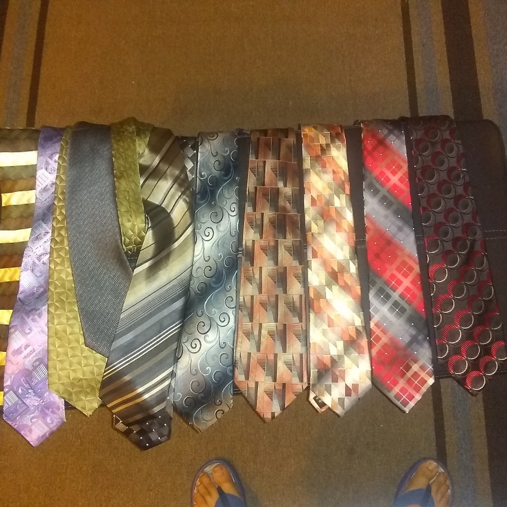 Suits - Picture 3 of 4